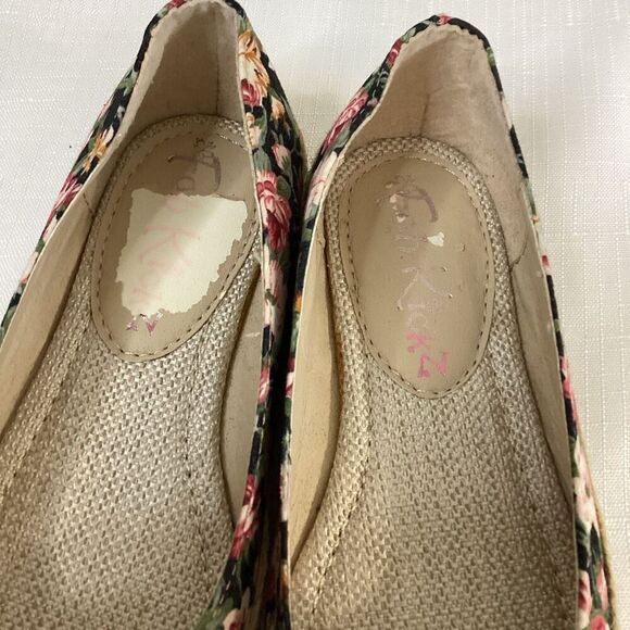 Fab Kickz Girls Black/Floral Shoe Size 10 - Picture 3 of 7